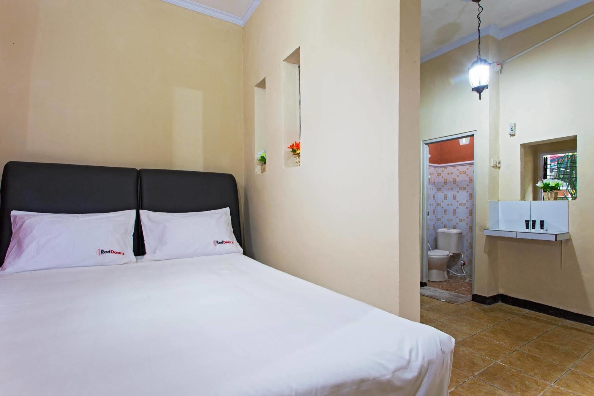 Reddoorz @ Pesanggrahan Mencil Exterior foto