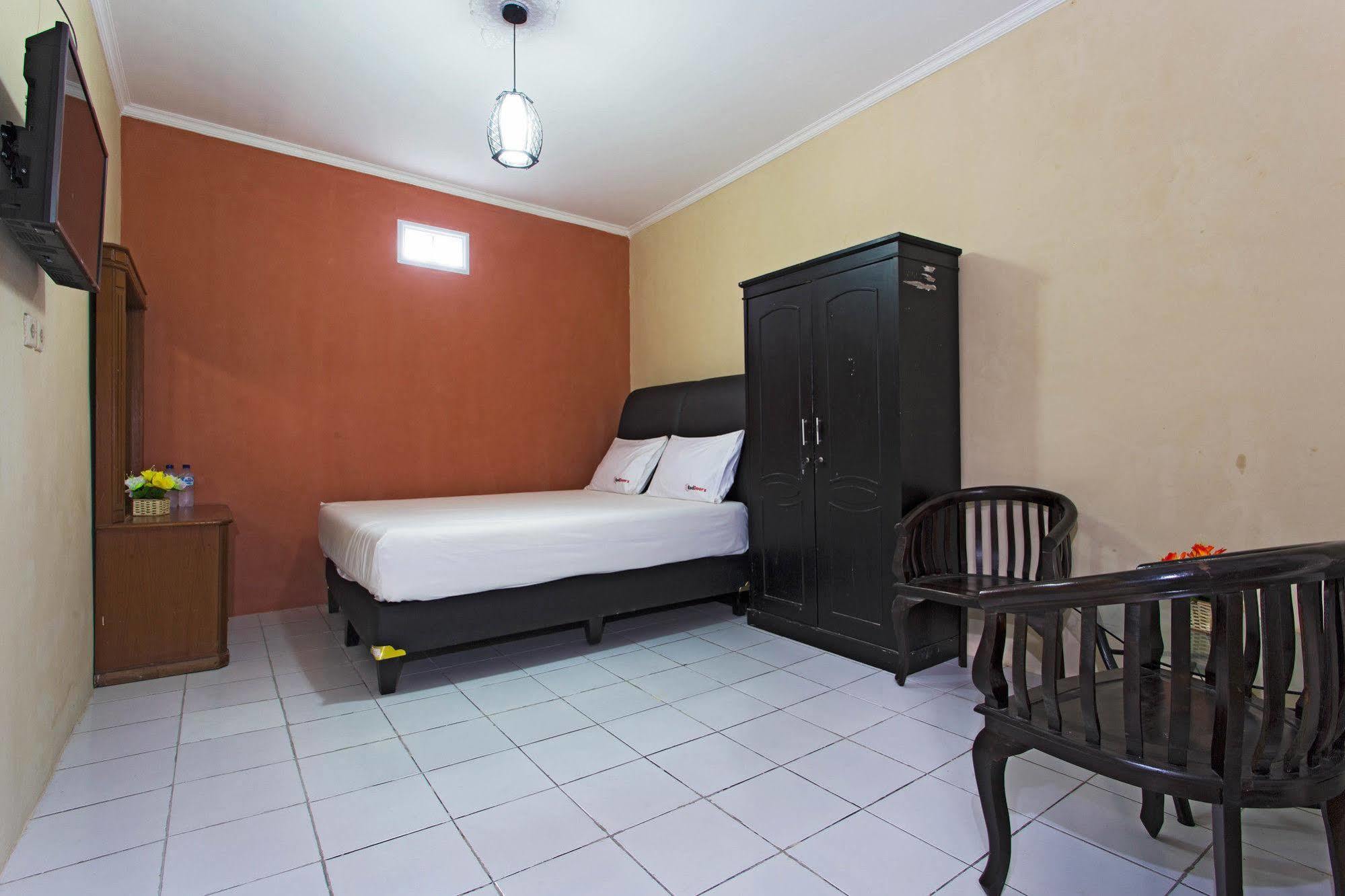 Reddoorz @ Pesanggrahan Mencil Exterior foto