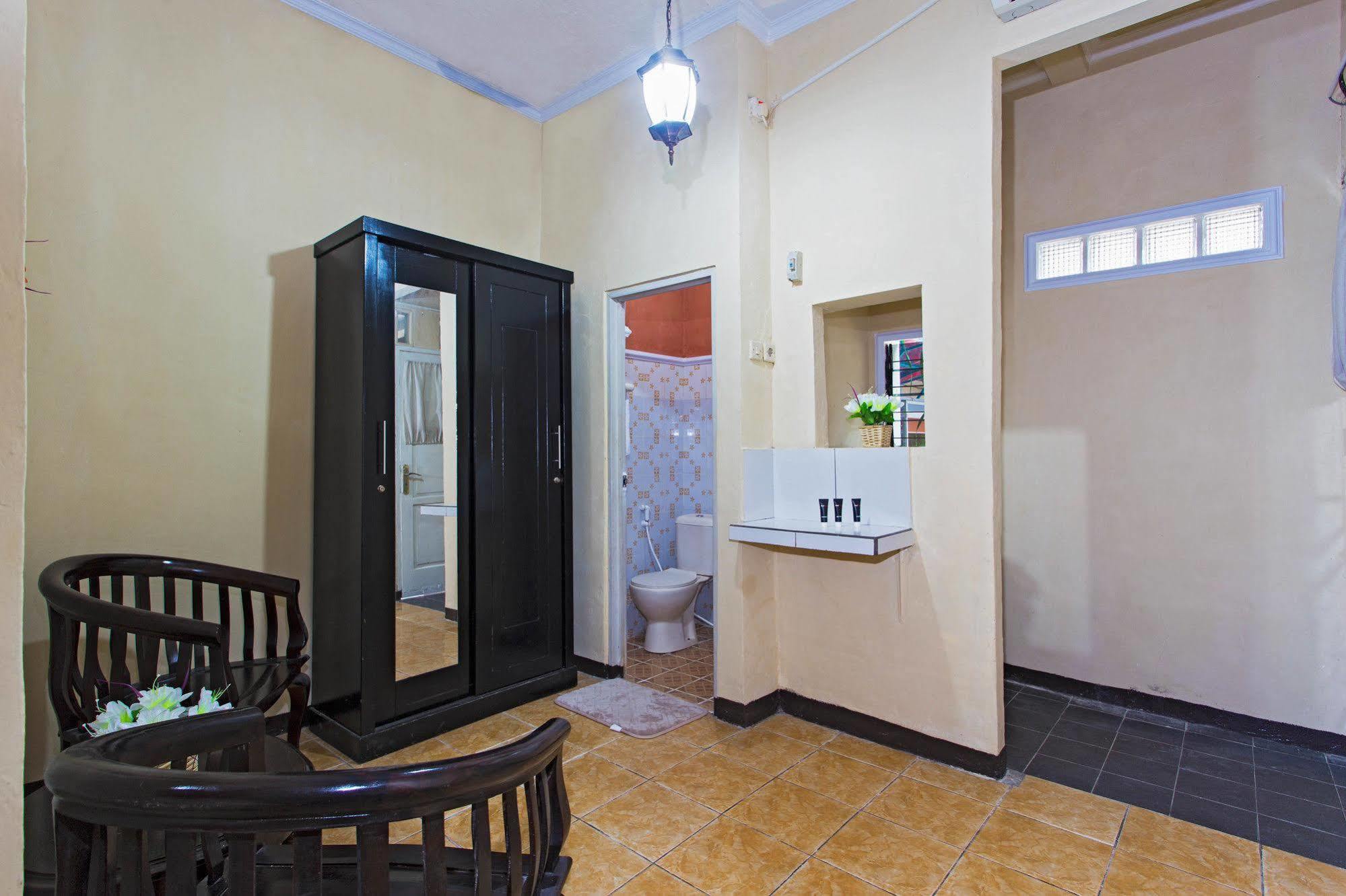 Reddoorz @ Pesanggrahan Mencil Exterior foto