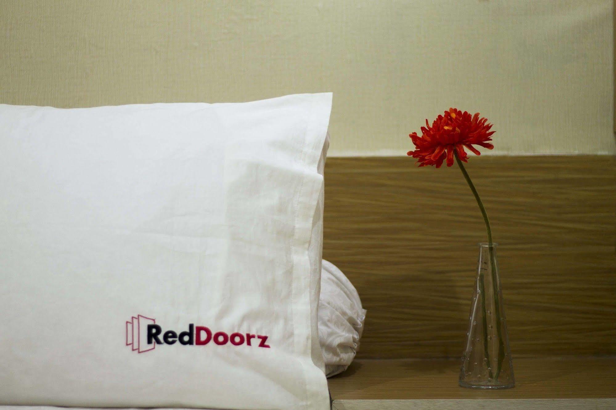 Reddoorz @ Pesanggrahan Mencil Exterior foto